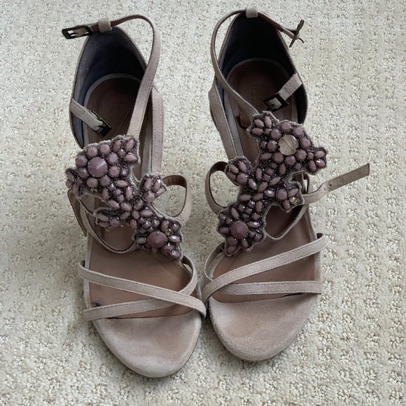 HOSS INTROPIA Elegant Taupe Heels - Picture 3 of 16